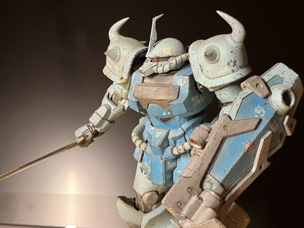 作成過程というか、素っぴんの作例です。このHGUCカス子ですが、元々出来の良いMGカス子のソックリ縮小版になってて、ガトリング砲やプロポーションもホント良い作りでした。当時は、同じ情報量なら小さい方が精密感があって良いなと思ってましたが。。今はですね、情報は足せば良いし、復讐レクイエムシリーズのデイテイールを見るとむしろ適量ってあるんだ。時間イーターめ、などとぐるぐる思ってます。