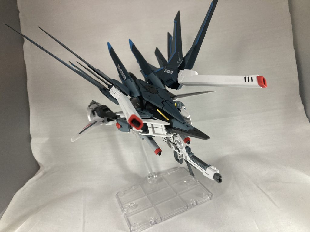 武装展開偶然の産物だけど飛行形態でも武装がかなり豊富になった、初期案ではライフルしか攻撃手段無かったのに立派になって…!! というわけで今回はこれで以上!ライフリはちょくちょく再販来てるしまた何かとミキシングしたいなぁ