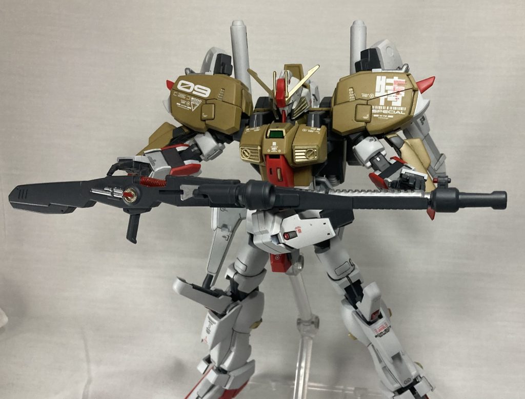 もうSガンといえばこのポーズしなきゃみたいなとこある、まぁほぼEx-sのポーズなんだけどもこれもかっこよく決められるように腰の接続を工夫してちっこいボールジョイントに変更してるよ
