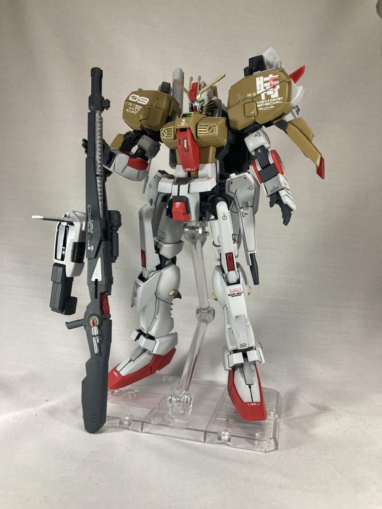 『Sガンダム改修型』「もしもオレがGBNでSガンダムを使うなら…」GBNで使うにはあまりにも可動域が狭く動きづらいSガンダムを必死に改修したガンプラ、肩の“09”と“特”のデカールは妄想設定的な部分では幻にして終になる“9番機”であり“特殊改修機”を表しているキャラ(自分)としては9は苦心と苦労と工夫、特は特別な思い入れという意味カラーリングは“自分だけのSガンダム”を意識して好きな色である明るいグリーンをメインにして、各所にゴールドやシルバーを散りばめて煌びやかにした