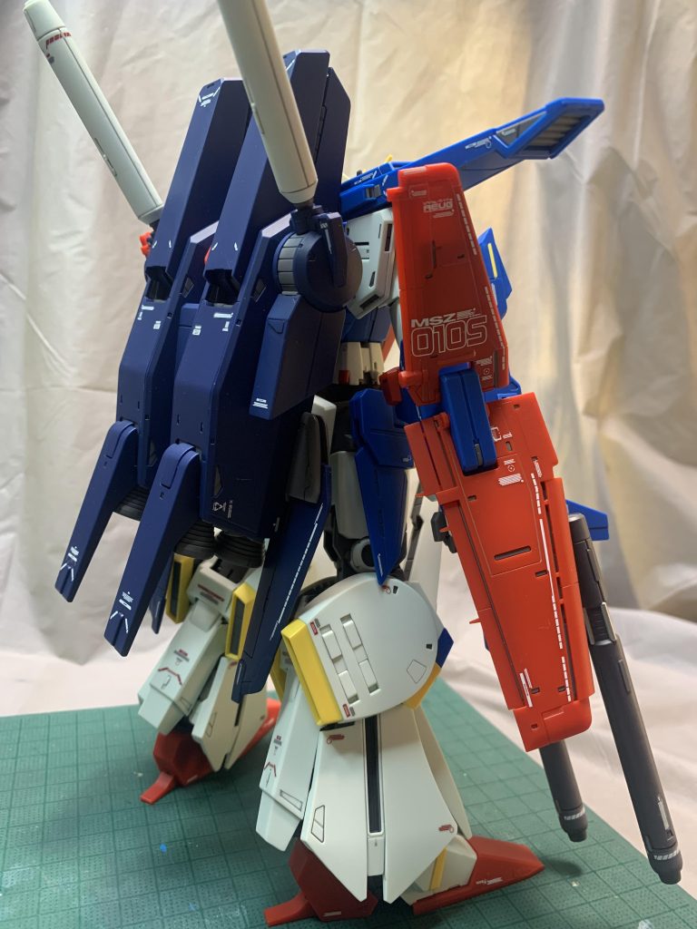 腕のウイングのデカール貼りが失敗しなくて良かった