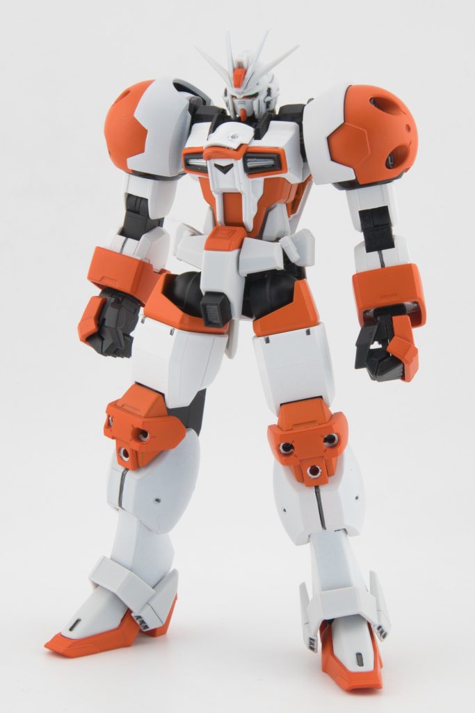 腕はタイタス。接続方法が違うのでタイタスの肩をボールジョイントに加工。そのままだと撫で肩な感じだったので、インパルス胴体側の受けパーツも上下逆にしてます。脚はタイタス+脛から下はインパルス。色は白とオレンジでスポーティ（？）に。