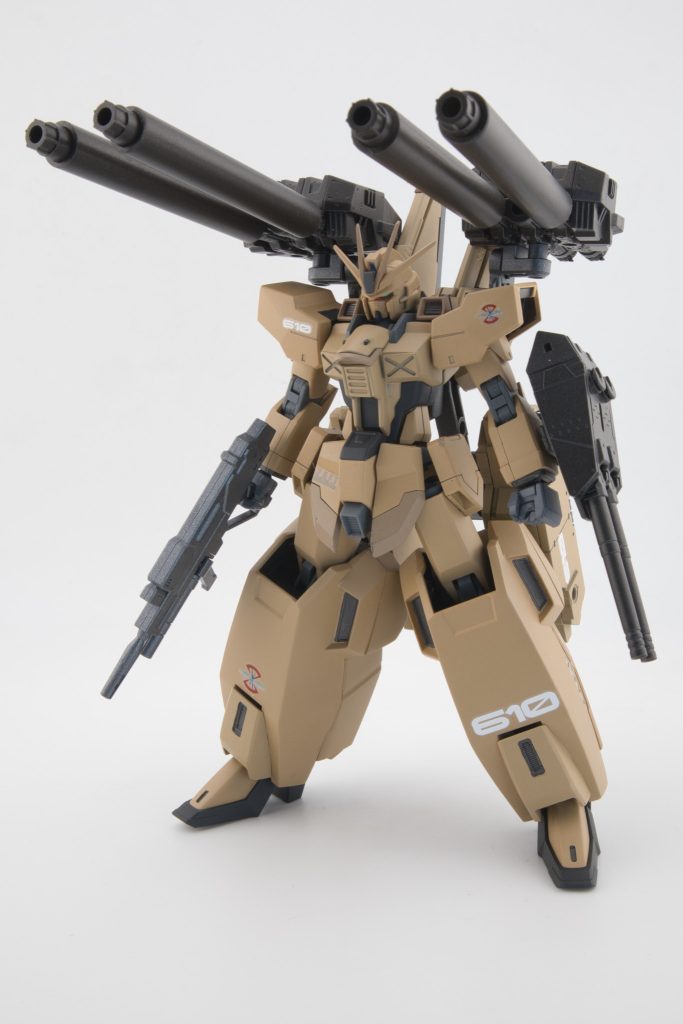 全然ザゥートっぽくはないですが戦車への変形機構と武装はザゥートに寄せました。肩のキャノンはコトブキヤのエクスキャノンをベースに砲身をプラパイプで作成、脚はセラヴィのを上下逆にしてインパルスの腿と足首を付けてます。肩もセラヴィ。