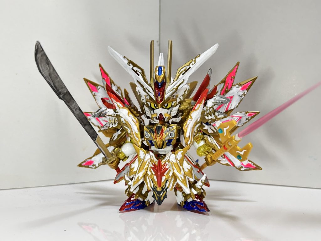 全身。エングレービングの内側だけ塗装してマイフリっぽく見せるのをテーマにしています。塗装以外は元キットのままですが、羽を塗って自作武器を持たせたら一気にマイフリになりました。