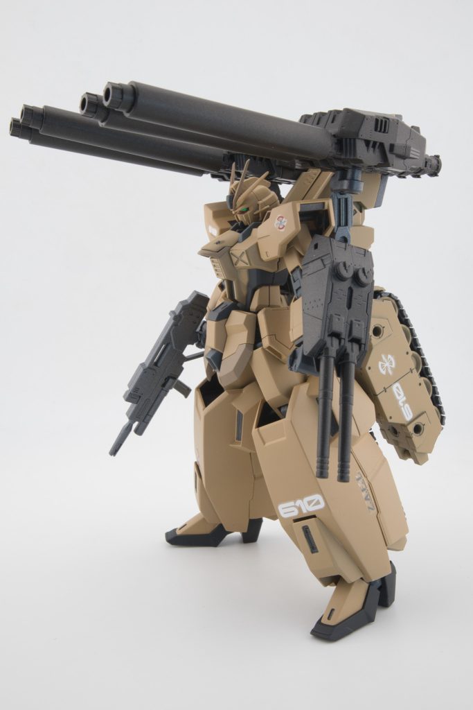 左腕にはコトブキヤの連装砲。