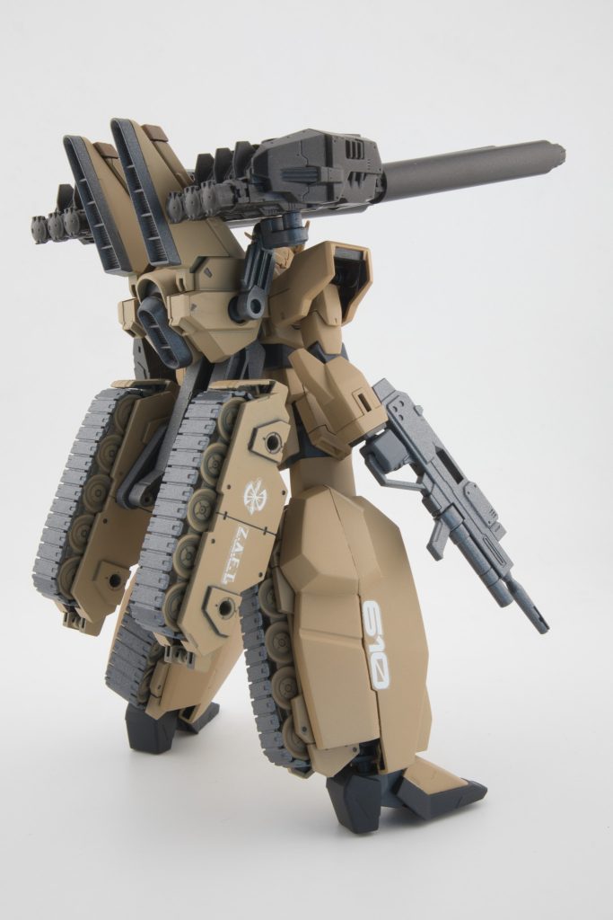 バックパックはブラストシルエットをベースに30MMのキャタピラー。脚にも同じく30MMのキャタピラー。