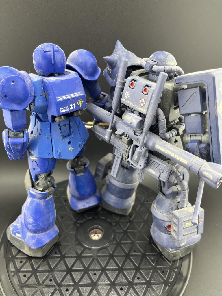 ジャンク品の域だとは思いますが、反省・戒め・教訓の意味を込めまして完成品として投稿させていただきました。当時の自分が資金も設備も無い中で、今の自分と同じ気持ちで一生懸命制作していたんだなぁを考えるともっと大事に保存しとけとかザクにアナハイムって日の丸ってなんだよとか、昨今のガンプラ事情の時代でもう非難しかない扱いだとは思いますが!!それでもまた20年の刻を経てこうしてまた会えて、しっかり(?)とした設備でバージョンアップしてあげれることを嬉しく思います。