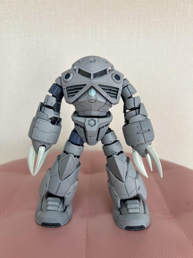 妖怪パーツ隠しのせいでサフ忘れあります。サフ萌え。ズゴックのカッコ良さが際立ちますね。