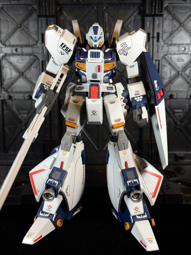 以前に作製したEX-Sガンダムの随伴機をイメージした配色にしました。