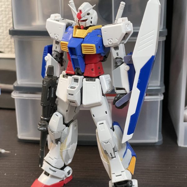 RGガンダムver2.0とHGUCアレックスをミキシングしたら、RGアレックスになると思いませんか？というわけでアレックスのパーツを無理やりRGガンダムにつけていってるんですが、アレックスに見えるような見えないような。