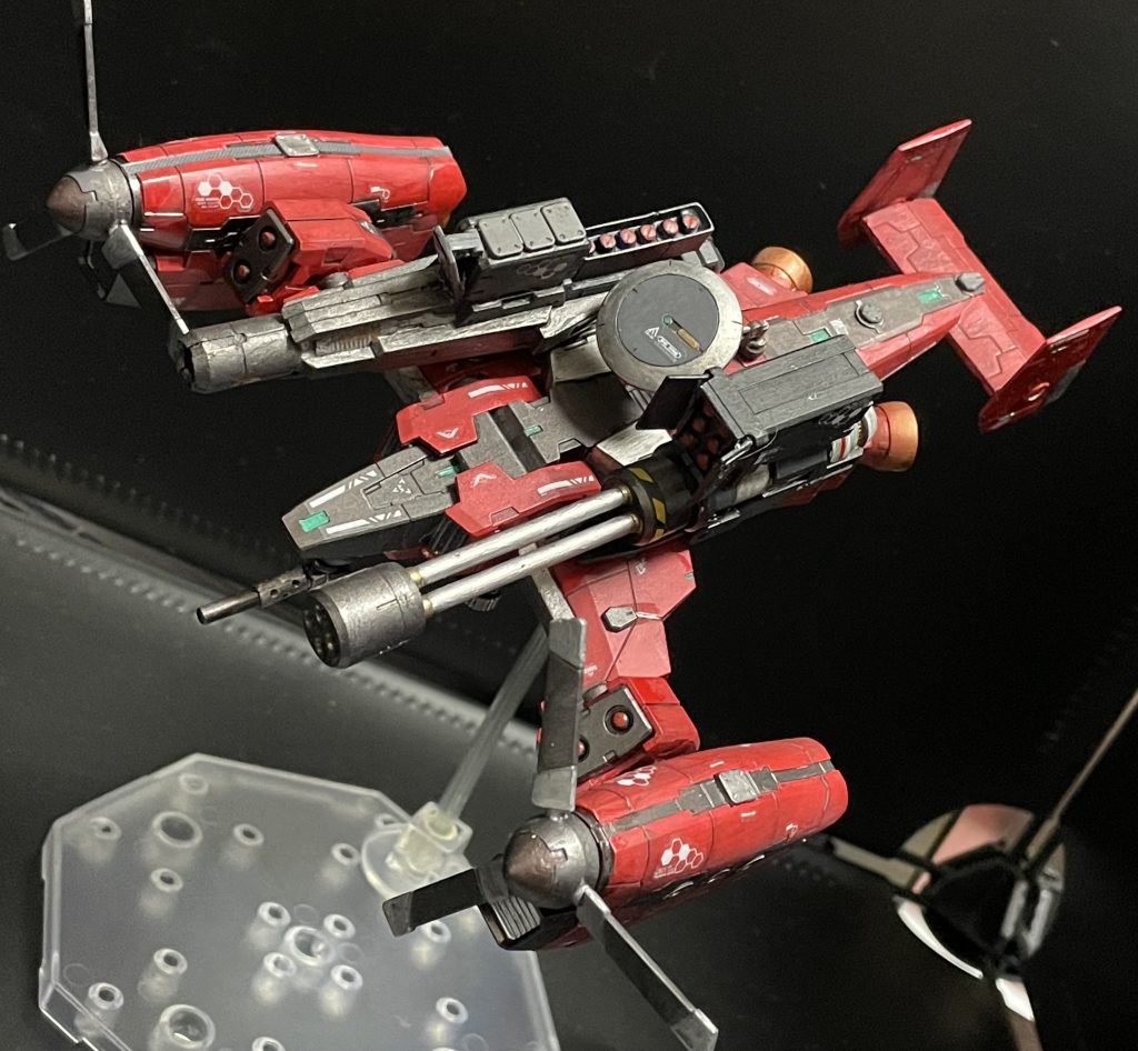 普段、ガンプラ中心なので、飛行機やヘリは知識がなくて設定思いつかなくて難しい。カラーリングもヘビーアームズに寄せましたが、グレーやグリーン系の方が良かったかもと思いました。