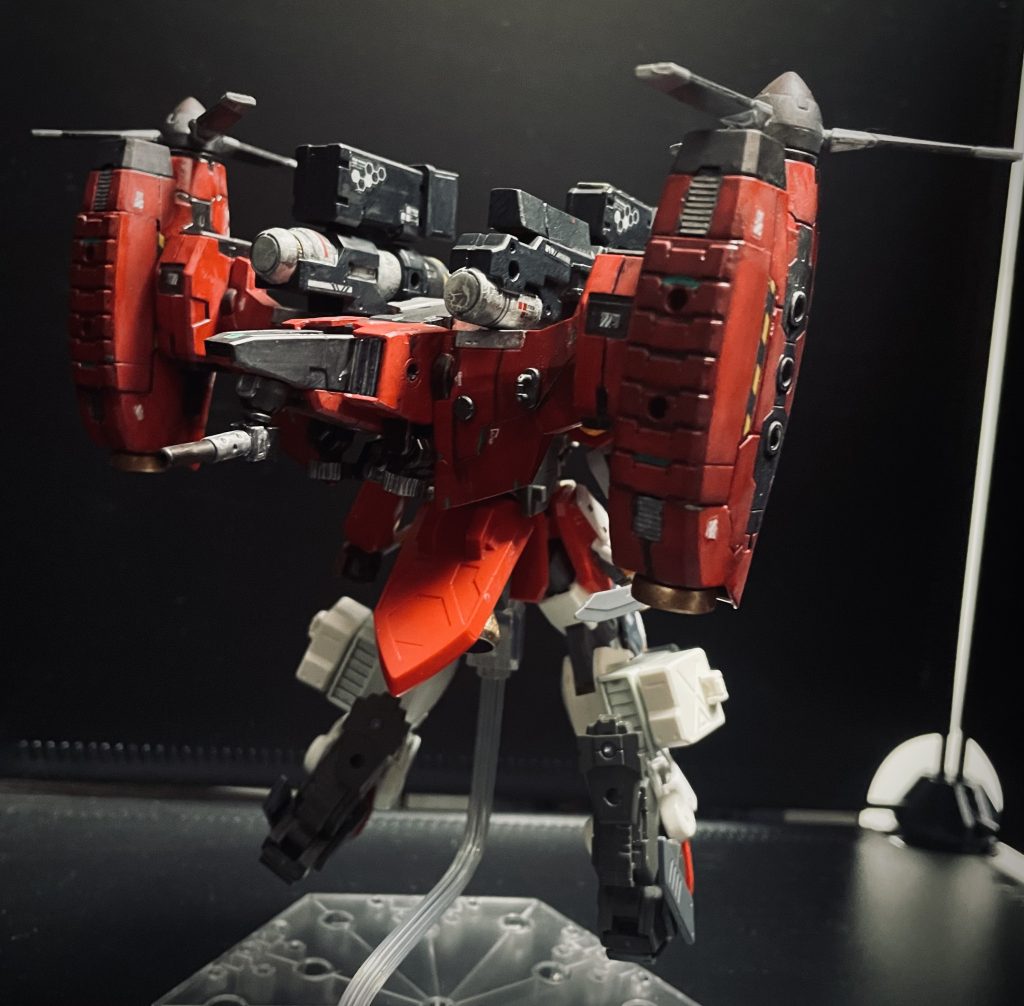 分離できるように機体下部も残せるようにはしてますが、ない方が見た目はいいのでこちらも。支援機なのに一体分の時間がかかってしまいました。ヘビーアームズ完成に一歩前進。