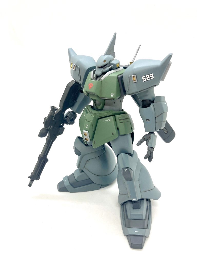 ゲルググＪの“Ｊ”はイェーガーと読むんですね。ガルスJのときは“ジェー”なのに。モビルスーツの名前って英語読みとドイツ語読みが混在してて難しいですよね。ガザCは“シー”だけどドラッCは“ツェー”でしょ😅？ザクⅡは“ツー”なのにドムⅡは“ツヴァイ”だし…ゲルググJも“ゲルググイョット”って読んだらいいのに🤣