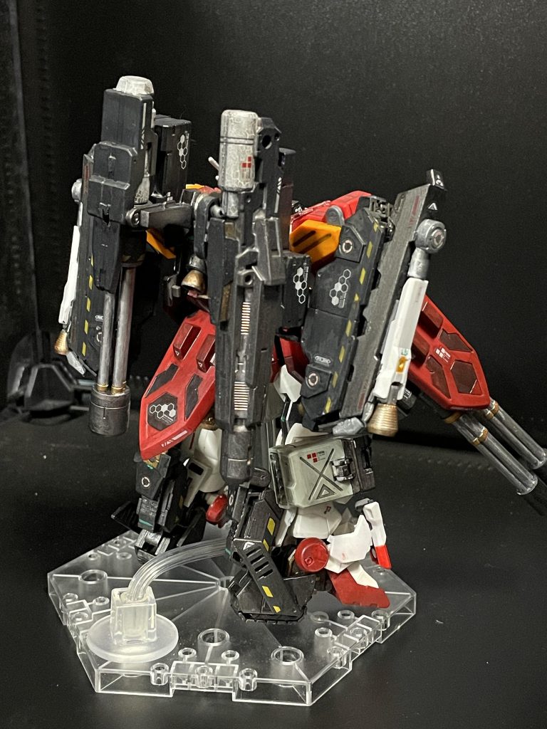 ガルーダのキャノンとガトリングをバックパックならマウントしてフル装備に。