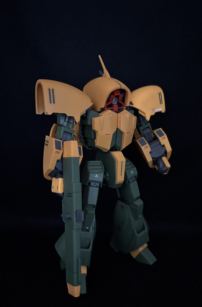 関節、装甲内部をタミヤ アクリル「ダークグレー」で筆塗りしています。