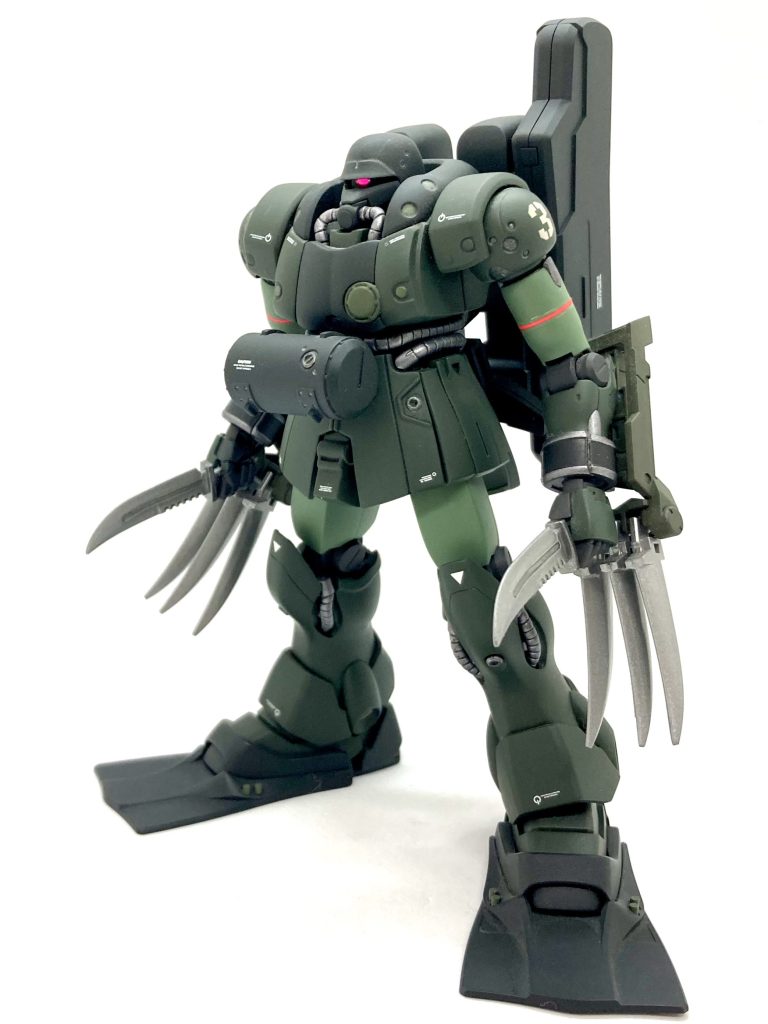 緑に塗ってみました。我々 オッサン世代とって水陸両用 = ジャブロー攻略隊なんですよね。アマゾンの熱帯雨林を流れる川の水は澄んだ青ではなく、ブラックウォーター… そこからヌウ〜〜っと現れるイメージの機体色です。