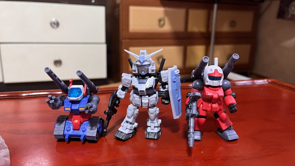 タンクとキヤノンはアンサンブルというガシャポンで、ガンダムは食玩(モビリティジョイント)です。ただrx-78-2が店頭になかったので…g-3というやつを購入しました~