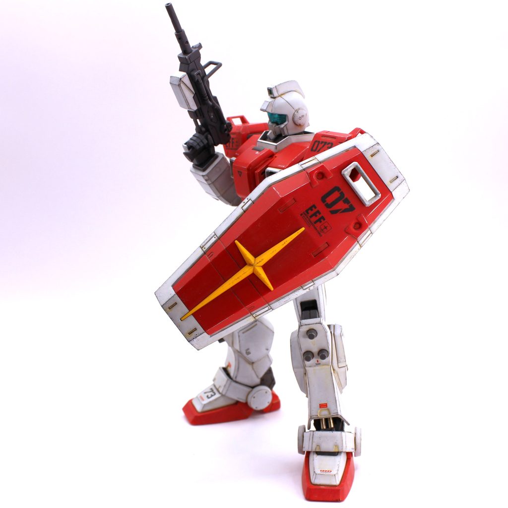 工作はほぼ何もせず、ストレート組みです。合わせ目は足首のメカ部、頭部と武装等ごく一部です。