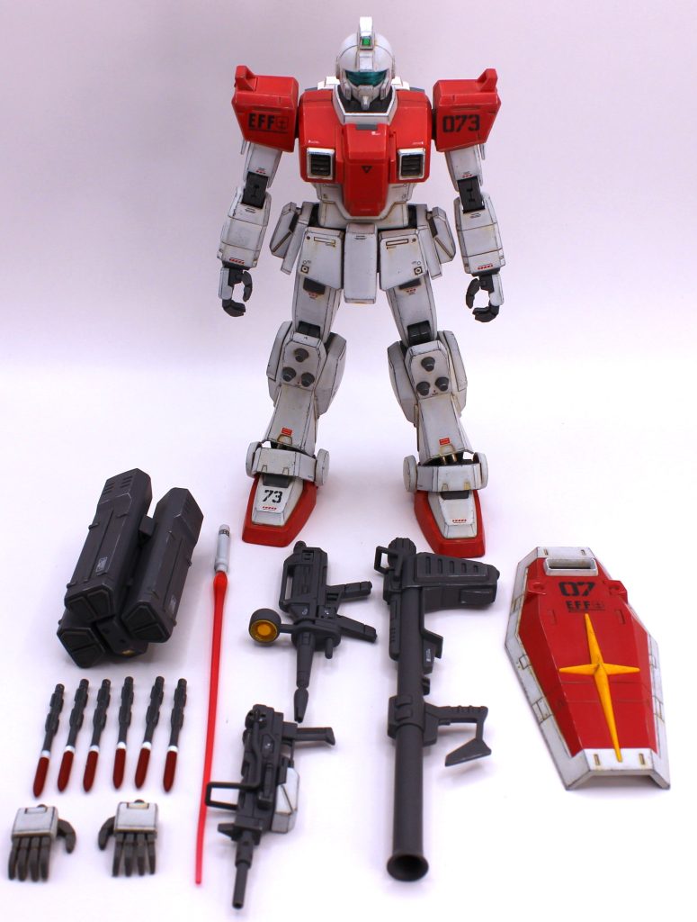 武装は以下を揃えました。ノーマル連邦シールド(MGジム1.0)100mmマシンガン(キット付属)ハイパーバズーカ(MGジム1.0)ビームライフル(MGジム1.0)ミサイルランチャー(キット付属)MS IGLOO重力戦線ではオデッサ戦に連邦シールド陸ジムが投入されていましたね。MG1.0ジムのスプレーガンも持たせたら似合いそうだなと思って途中まで組んだのですが、行方不明になりました...。