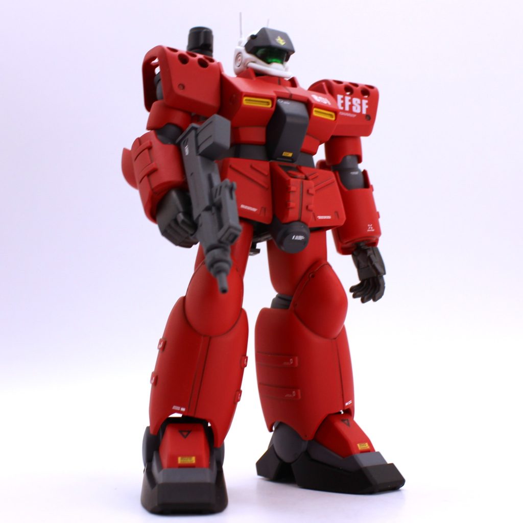 いずれもサクッとできる加工ですが、みるみる仕上がりが良くなるのでやっていて楽しいです。前回はキットのずんぐりむっくり体型が嫌で各部延長、幅増しをしてプロポーション改修しましたが、あくまで設定画に忠実なのはキットのままの状態だと思います。