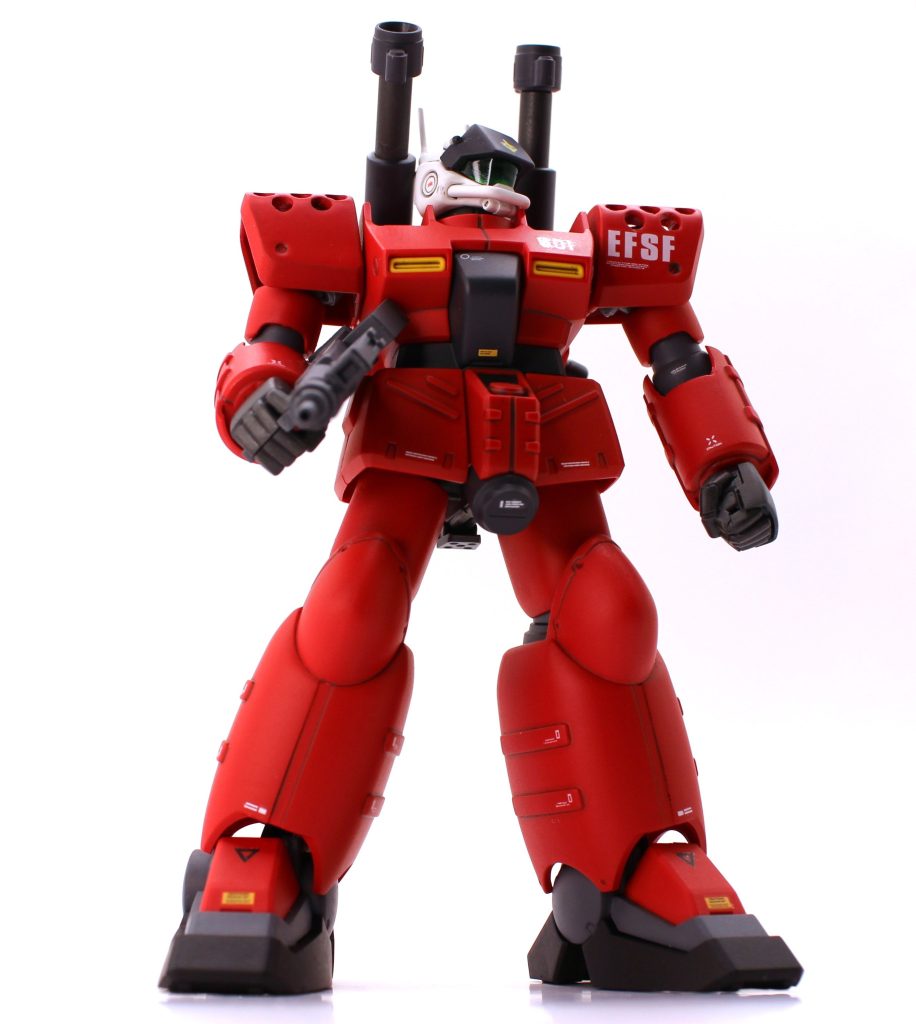 手首はキットの左手はちょっとしょぼいので、他キットの握り拳(HGUCグフカス)と平手(オリジンザク)を持ってきました。キットのデザインに近いのはジオン系の手でした。現在は連邦系の手は角ばっていてジオン系は丸っこいというイメージがありますが、そういえばこれっていつ頃から出てきた設定なんですかね。