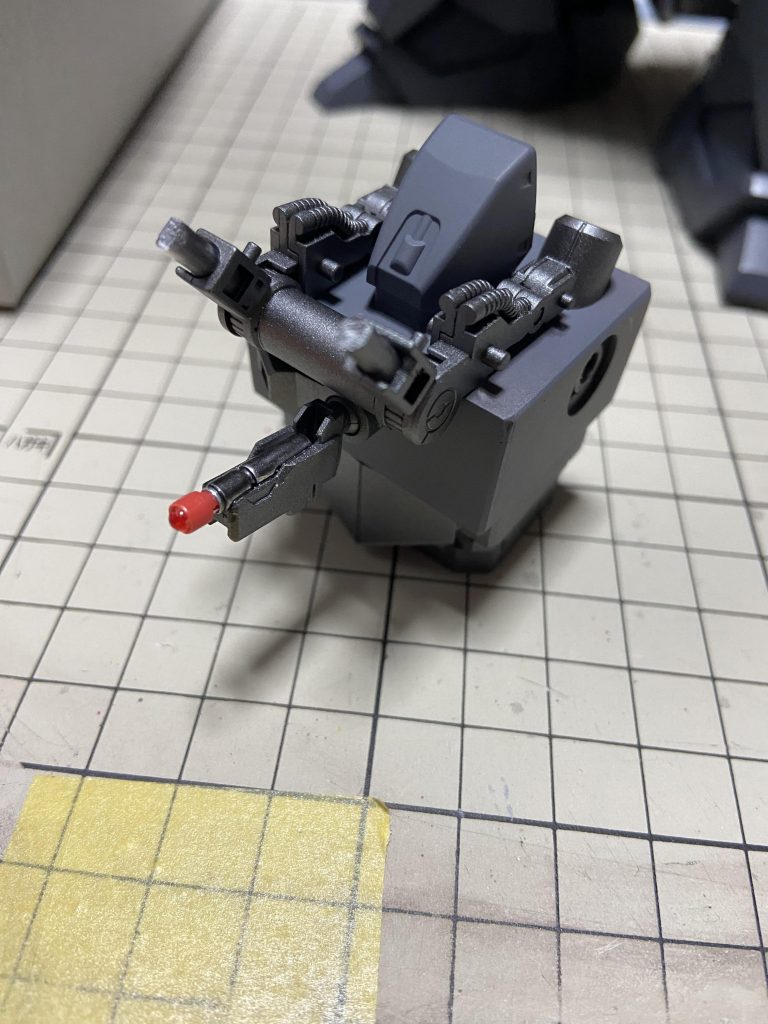 箱に大シールドジョイントとモノアイを取り付け。