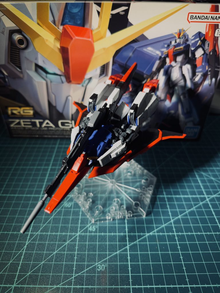一度だけと思いながらウェイブライダー形態も。塗装後の変形は封印することにしました(笑)