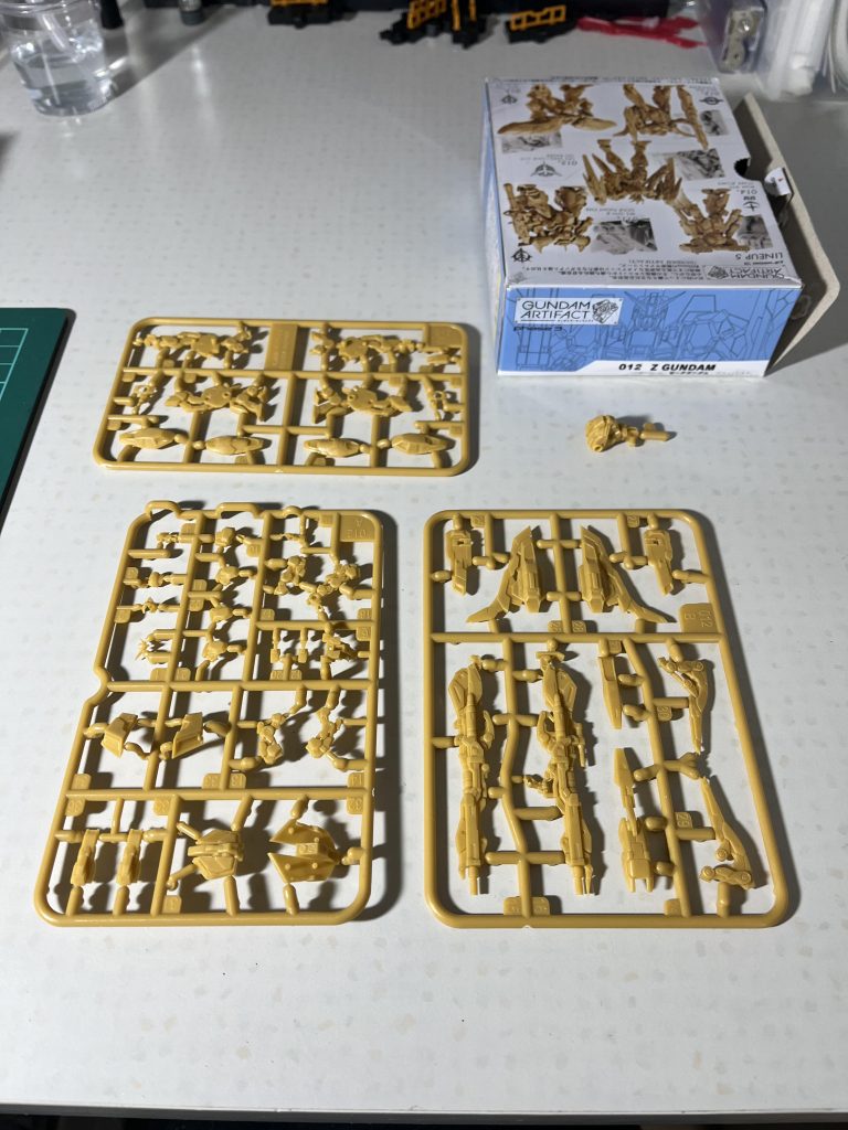 ランナーは3枚、ボディーパーツが単体で入ってまして製作難易度は意外と今までのアーティファクトと比べると楽でした!