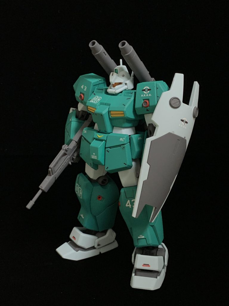 所属は劇中通りアーガマ所属としました。ナンバーデカールは予備小隊の3番機というイメージで43としてみました。アーガマの艦載数が8〜10とのことなので、4小隊分は載らないかもしれませんが…(笑)