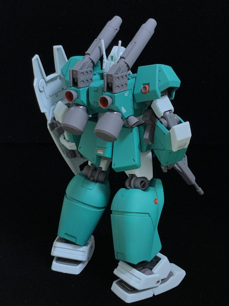 機体各所のバーニアノズルは別パーツ化して、赤できっちり塗り分けました。よいアクセントになったと思います。肩部はコトブキヤの丸モールドⅣ、脚部はあすぱら模型さんのスポッターディティールです。以下、簡単にポージングです。