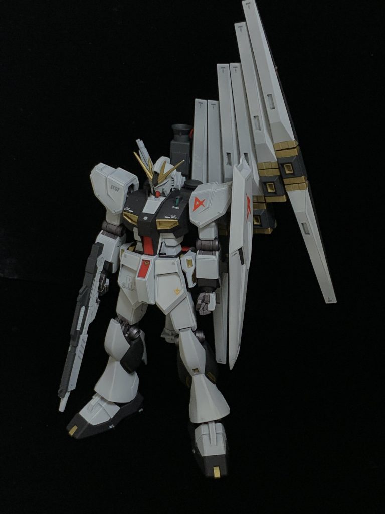 RGもありますが、個人的にHGUC・EGのスタイルが好みです。黄色部はゴールドで塗装しております。関節はHGUCリスペクトでガンメタにしました。