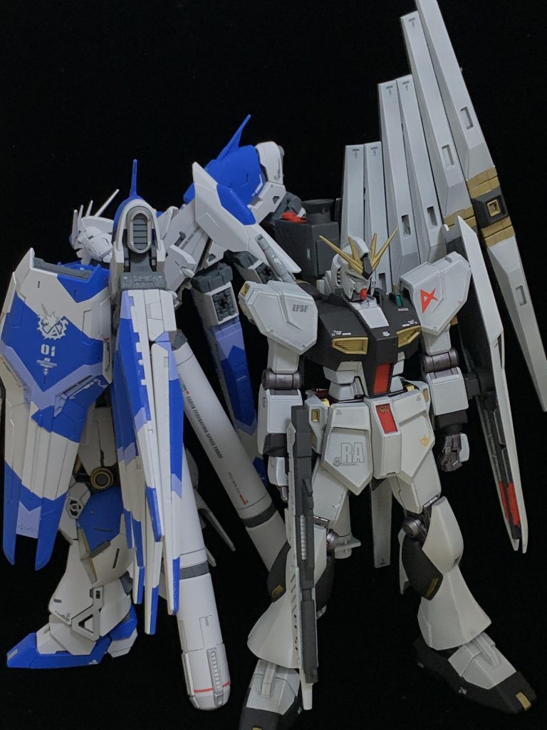 以前製作したRG Hi-νと。