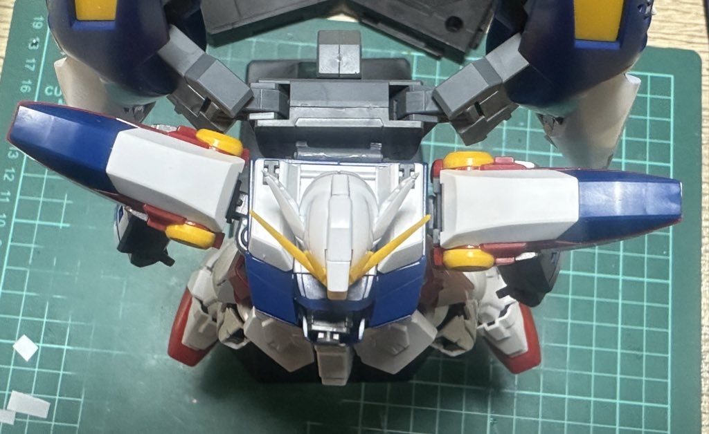 上記の恩恵で肩を後ろに反らし胸を張るポーズが可能に!