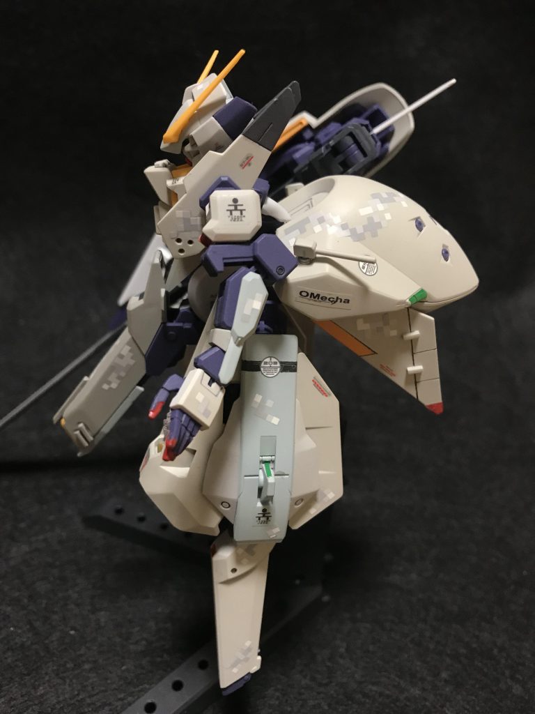 迷彩デカールをところどころに散りばめております後部ユニットに謎アンテナを好みで生やしました