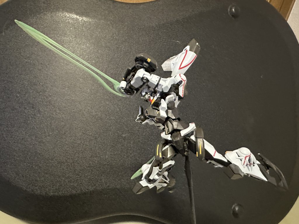 可動範囲はなかなかよろしいですが少しポージングしていただけで少しずつ緩くなっていくのを感じました🙄でもほぼ毎回進化するランナー配置や関節構造など、楽しいですね🥳