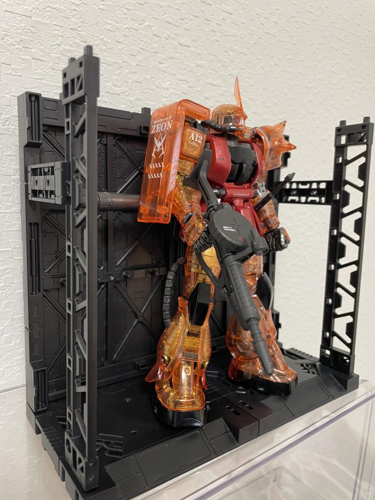 今回のポイントは、フレーム部分をゴールドとシルバーに塗り分けたところです。写真でわかるかな?