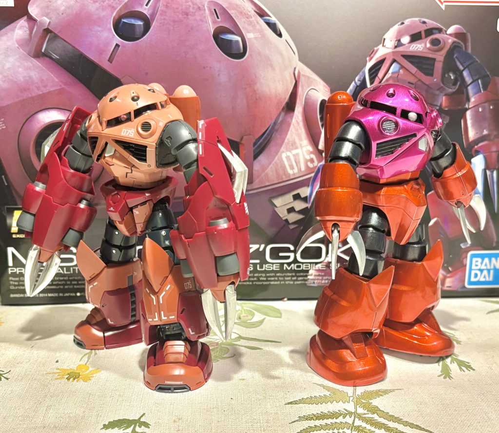 我が家のズゴックチーム（二機）。余りのパーツでもう一機作れそうなんですよね。