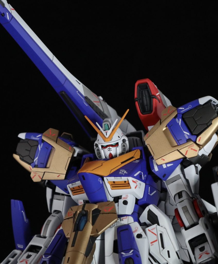 センサー類はガイアのプライマリーメタリックササダンゴグリーンを使用。よく光を反射してくれます。このシリーズの塗料はすばらしい。いろんな意図があって全体的に色濃い目で塗装してます。ちんたら作って時間かかりましたが以上です。次はSD作り込みます。すでに取り掛かってますがパーツ数のギャップが楽しいです。ご覧いただきありがとうございます。