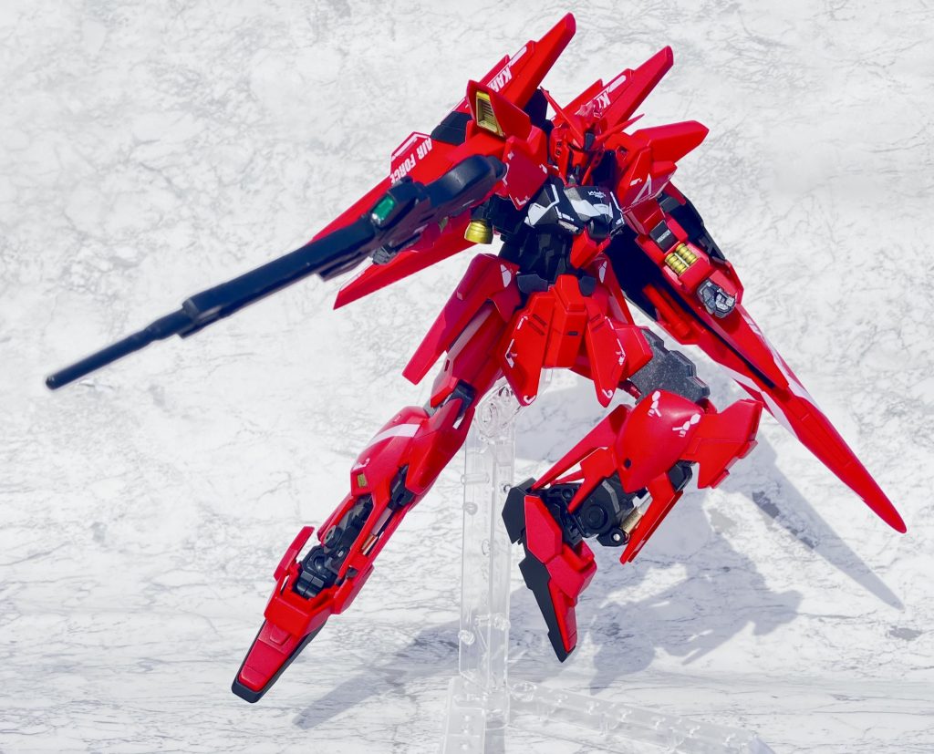 このキットは可動範囲はまぁまぁですが、何というか迫力があってカッコいいです。