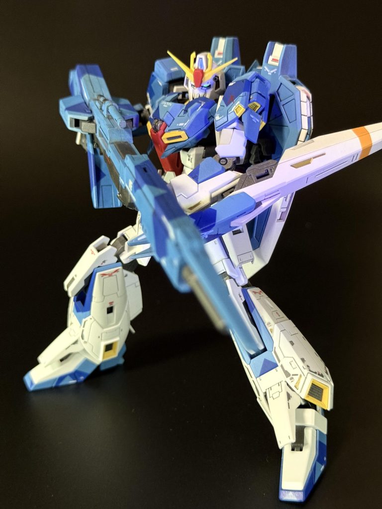 HGキットから持ってきたハイパーメガランチャーにもスプリッター迷彩をあしらってます。