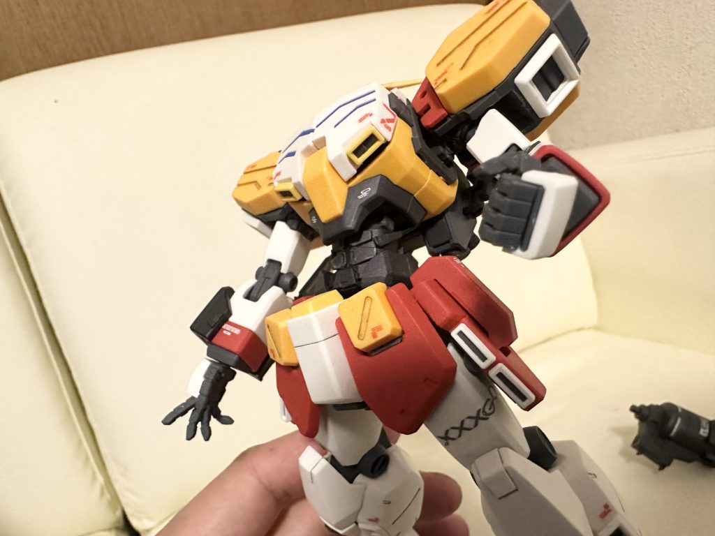 延長した腹部は市販モールドで腹筋風に