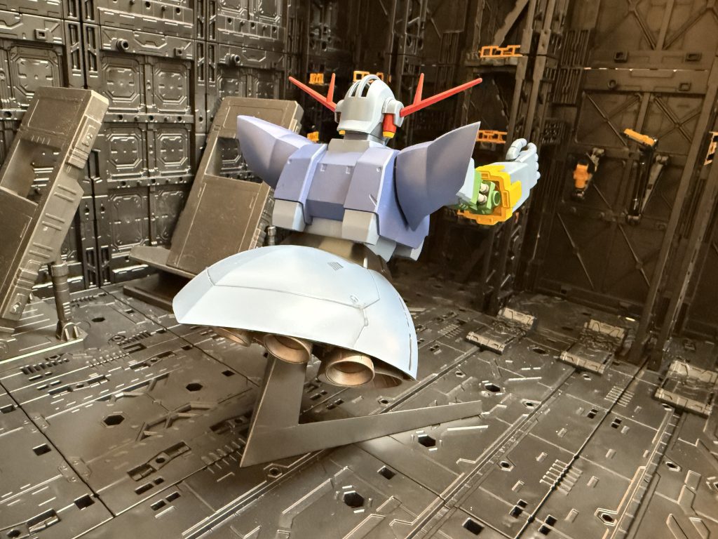 後ろからバーニアをマスキングゾルを使用してマスキングしていました。曲面にマスキングゾルはあまり適切ではありませんよね。。。