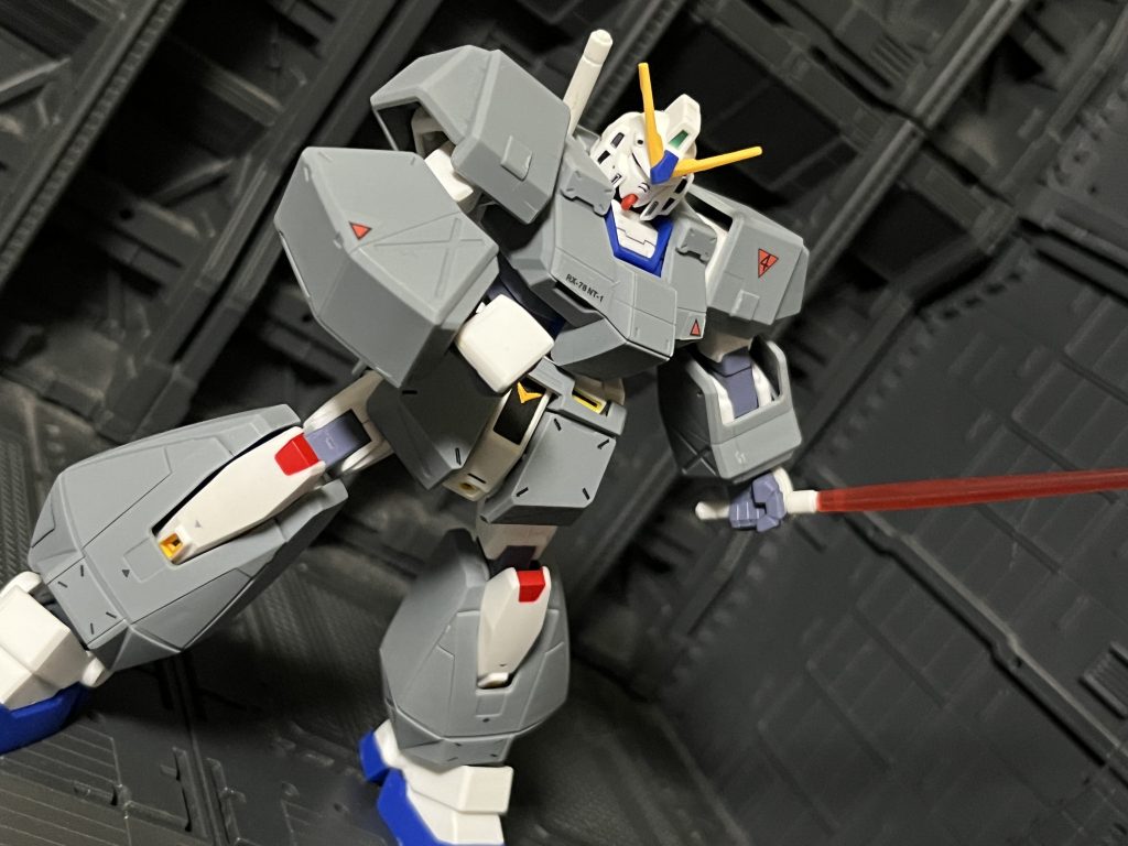 この頃のキットは可動範囲こそ狭いですが付属品が多くて作りがいがあります。ポージングを楽しむのが今のキットなら素立ちで楽しめるのが昔のキットの良さだと思いますさて実はアレックスにはプロトタイプがありまして………