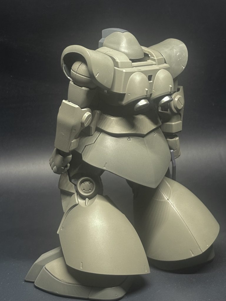 調色の手間は省けたんですが、上塗りの濃度(薄め)や回数で色合いが変わるので、連続するパーツで色差が出るし、思ってた以上に下地濃淡の色差差が出にくかったですね。かなり薄くしたものを何度も重ねる根気強さが必要のようです。