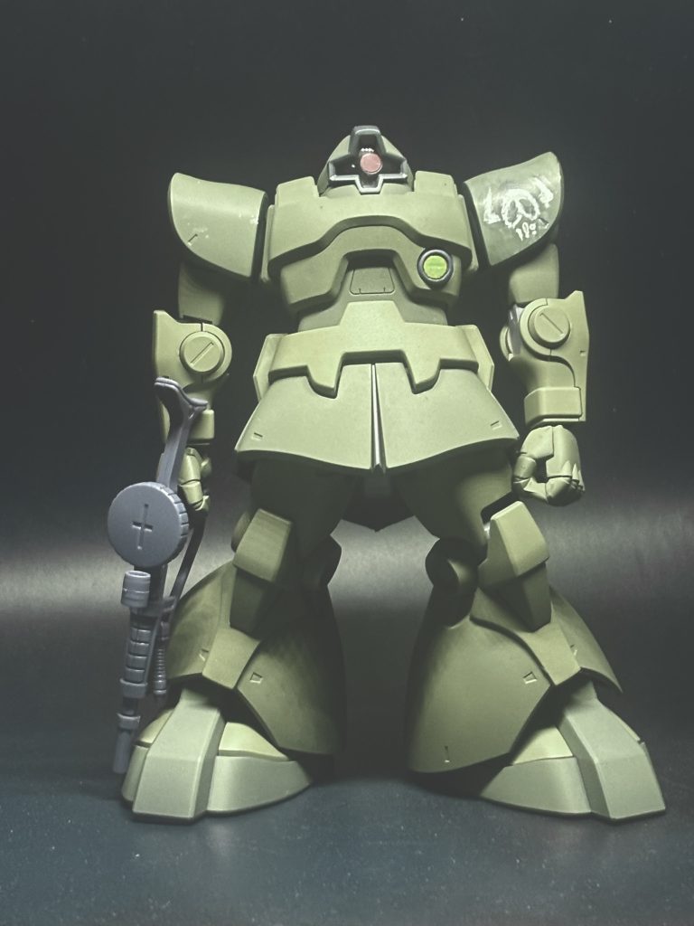 その分表現の可能性が広がるやり方とは思うんですが、白、グレー混ぜて調色した方が簡単に正確に色が出せそうと思いました。おや、肩に汚れがついたままでした...