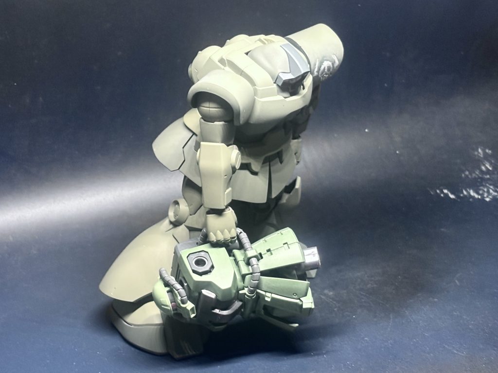 チラッとうつったドム。うぉっと思うもディテールがほぼわからず、ただただほぼ緑だったことしか覚ええておらず、緑のトーン違いにしようと。おそらくはトクワンがTVシリーズ同様に初搭乗し、ビグロのない世界にてそのまま使用していると想像しぜひ肩にマークを、と四苦八苦した次第。手描き難しすぎ。ザク爆弾はできれば発光ギミックで起動状態をしたかったですね。ご覧いただきありがとうございました