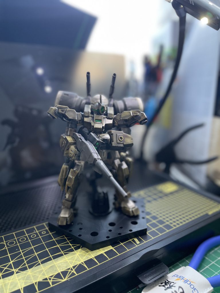 前半はウェザリング+スムースクリアーで艶消しした後の写真ですスマホでポートレート写真を撮ろうとすると汚い部屋がバレてしまう…