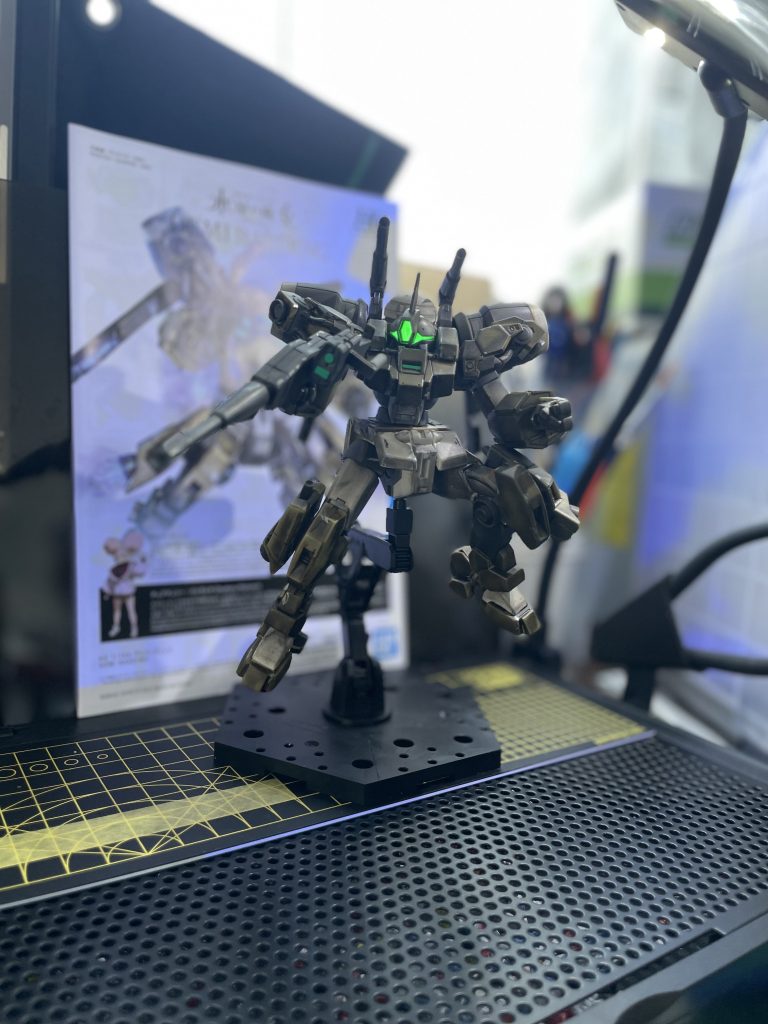 遠目から見てるとそこそこ良いのでは!?と錯覚してしまいます(=゚∇゚)ボー ちなみにブラックライトで目は光ってます