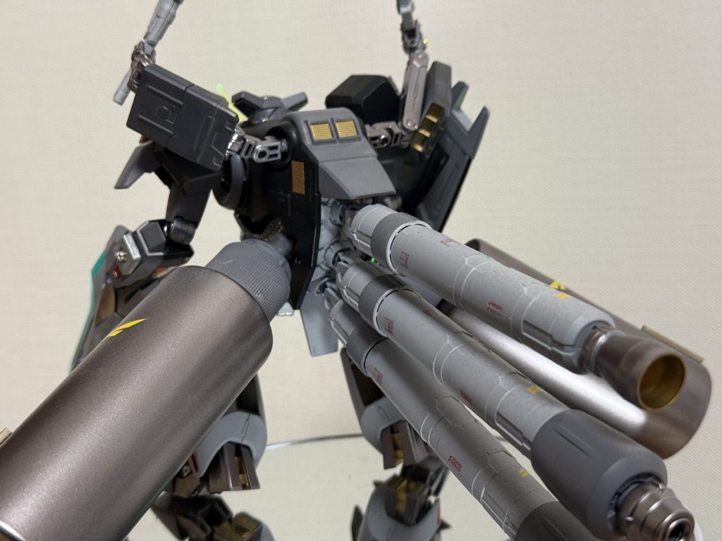 背面からプロペラントタンクは100均の化粧スプレー使ってます。まだ改修予定です。