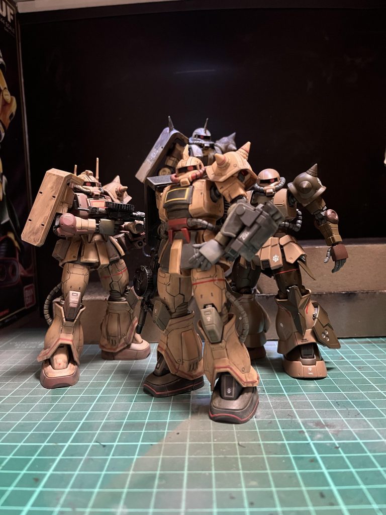 弱いクセに偉そうにしてるザクが堪らなくカッコいい何だかみんな隊長機っぽい雰囲気